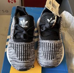 NWT adidas Originals Unisex-Child Swift Running Shoe size 7