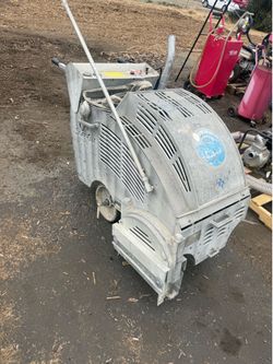 Concrete saw