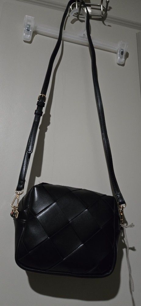 Blk Cross Body 8"w X 6.5l NEW