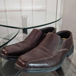 Mens Size 8 Brown Faux Leather Slip On Shoes. Good Condition 