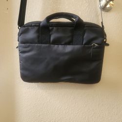 Incase 13 Inch Laptop Bag - Black