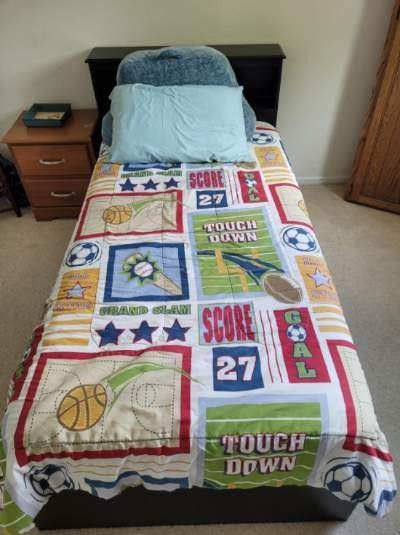 Twin bed set with Headboard