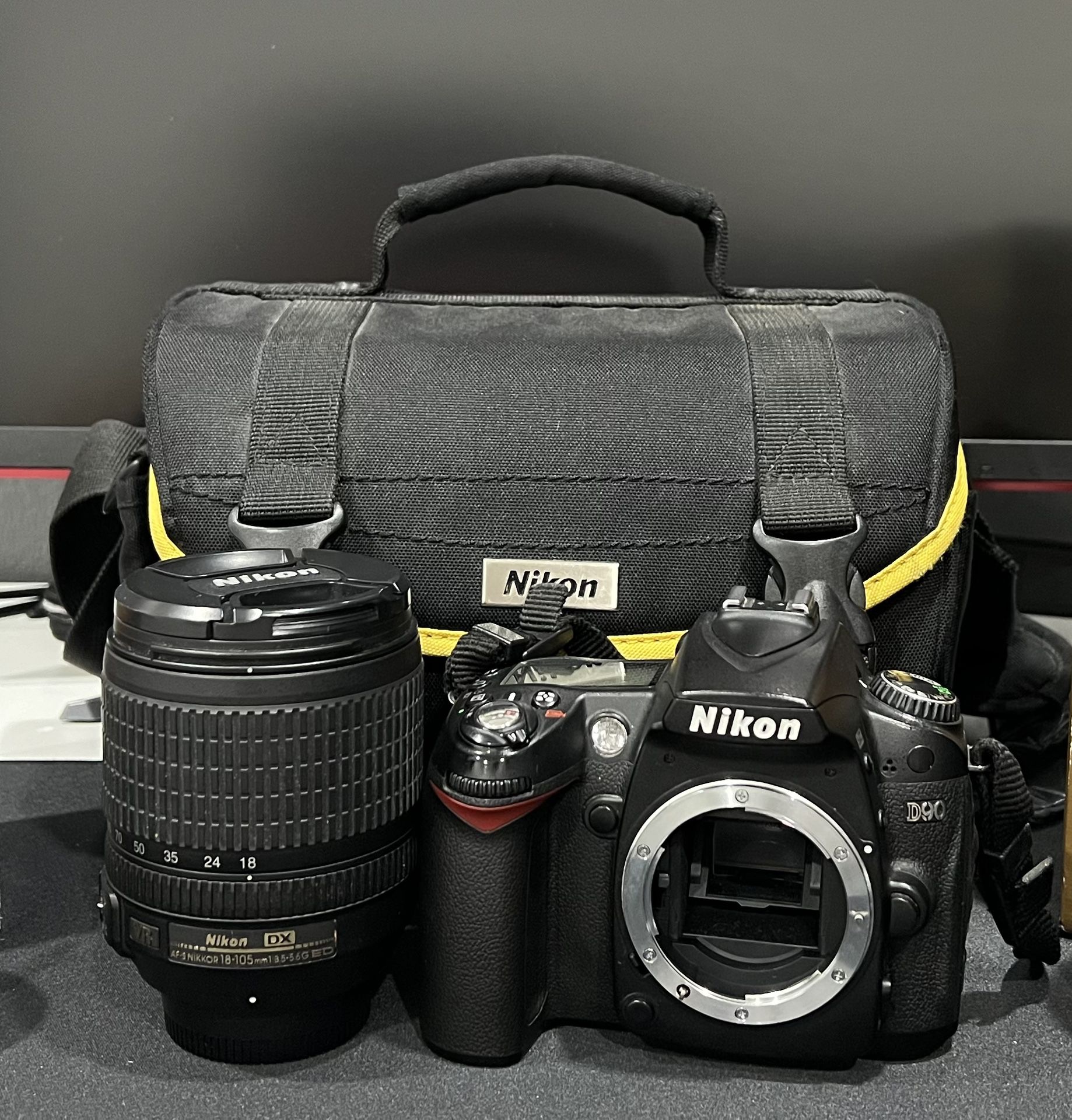 Nikon D90 + 18-105mm + Accessories Bag