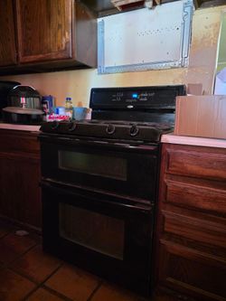 Whirlpool gas stove with double oven