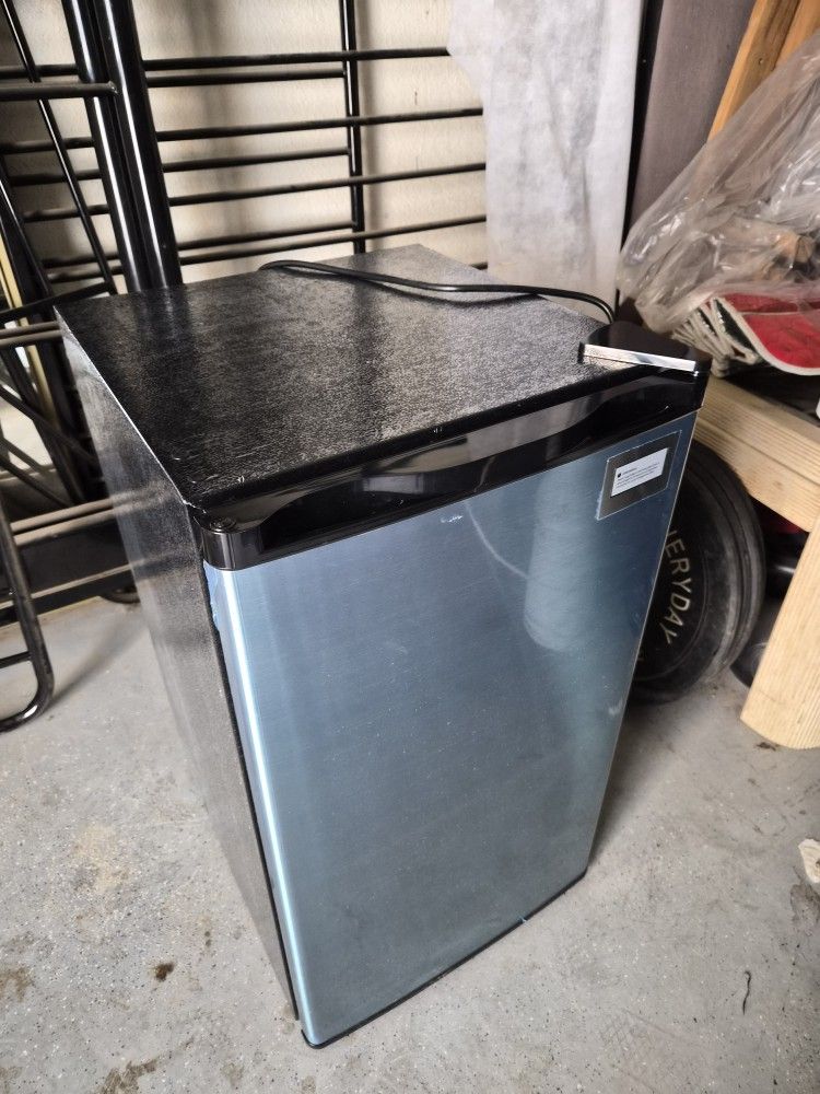 Mini Fridge 