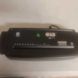 Pen + Gear 6-sheet Strip Cut Shredder 