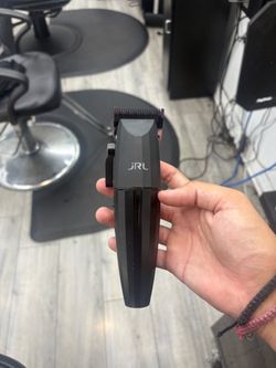 Jrl clipper comes w stand and charger