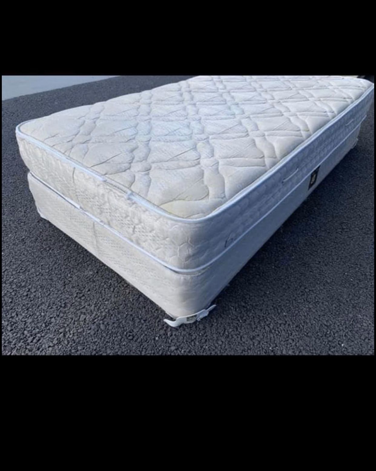 Twin mattress with box spring
