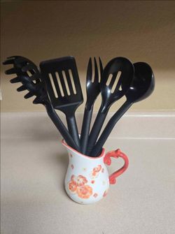 CERAMIC HOLDER/ CREAMER WITH KITCHEN UTENSILS