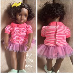 Beautiful Doll & Clothes🍭gently used 
