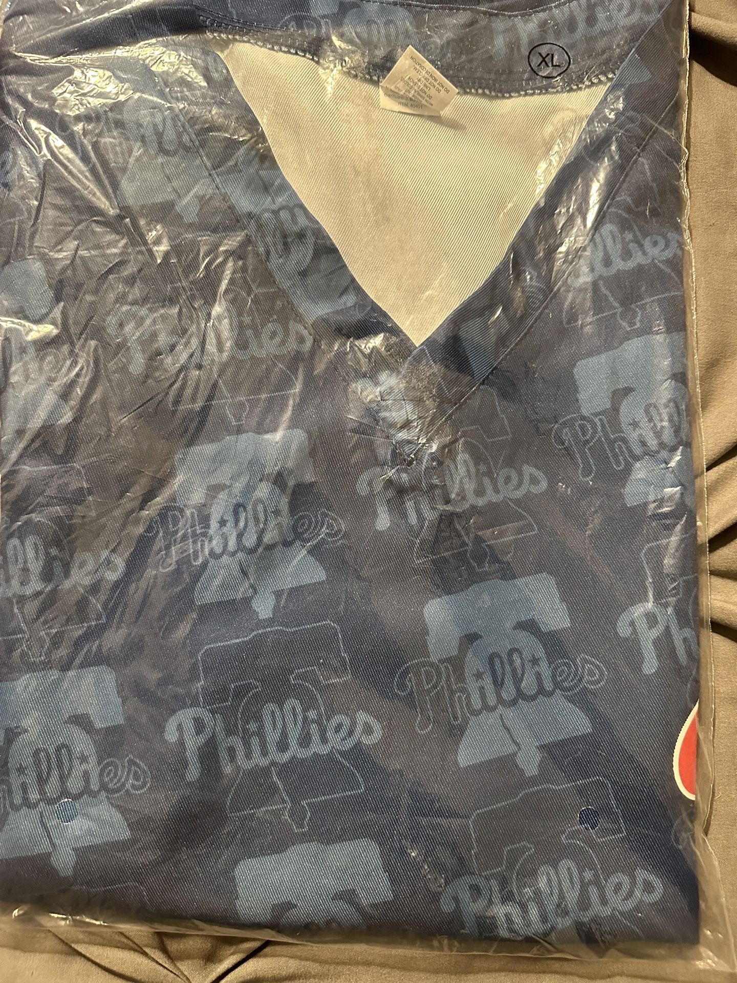Phillies Scrub Shirt XL