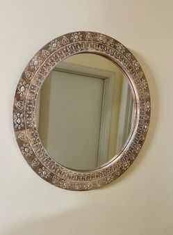 Large decorative 30”” round mirror wood frame with rhinestone details in the photos pickup Gaithersburg md20877