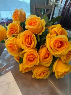 Artificial Roses long stem Yellow color , 20 pieces brand new.