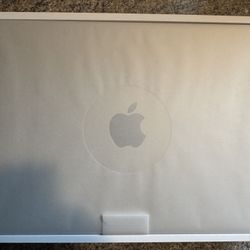 Brand New - MacBook Air M2 13.6” (16GB / 512GB)