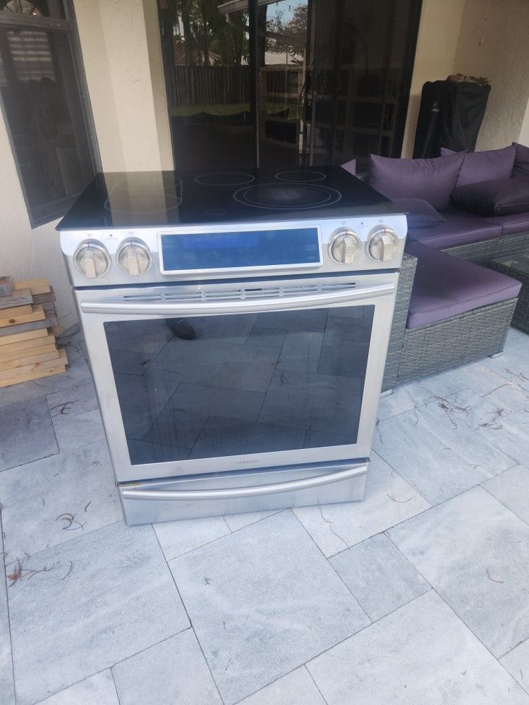 Samsung Slide In Range With Glass Top.