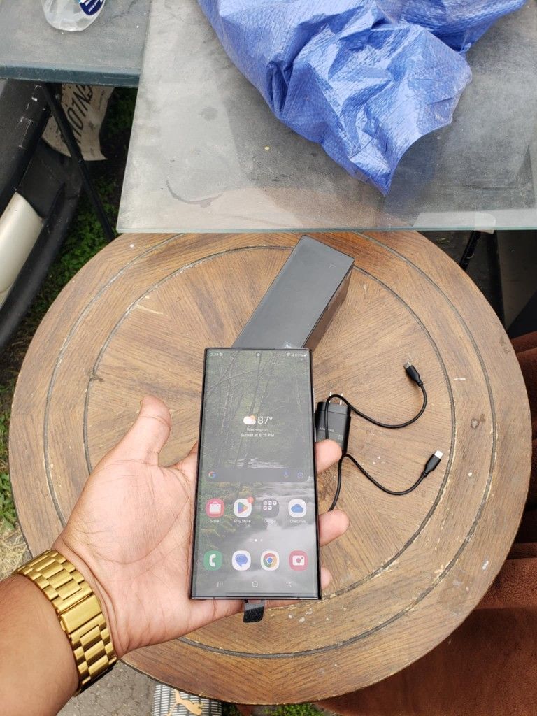 Brand new conditions Paid Off & Unlocked Original T-mobile now boost mobile Galaxy S22 Ultra 256GB Unlocked paid off $1,299. Come with box, charger &