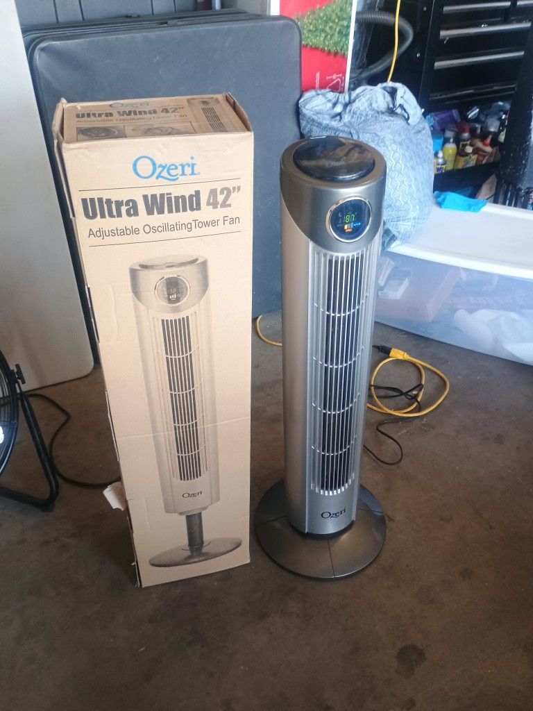 Ozeri 42" oscillating fan with remote in great condition