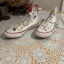 Converse Size 4