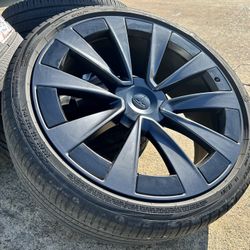OEM 2024 Tesla Model X Plaid Wheels 265/35/22 and 285/35/22 Pirelli 35%