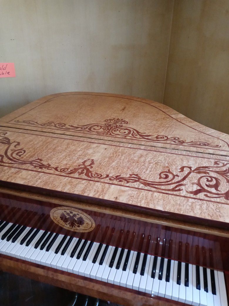 Lager Grand Piano