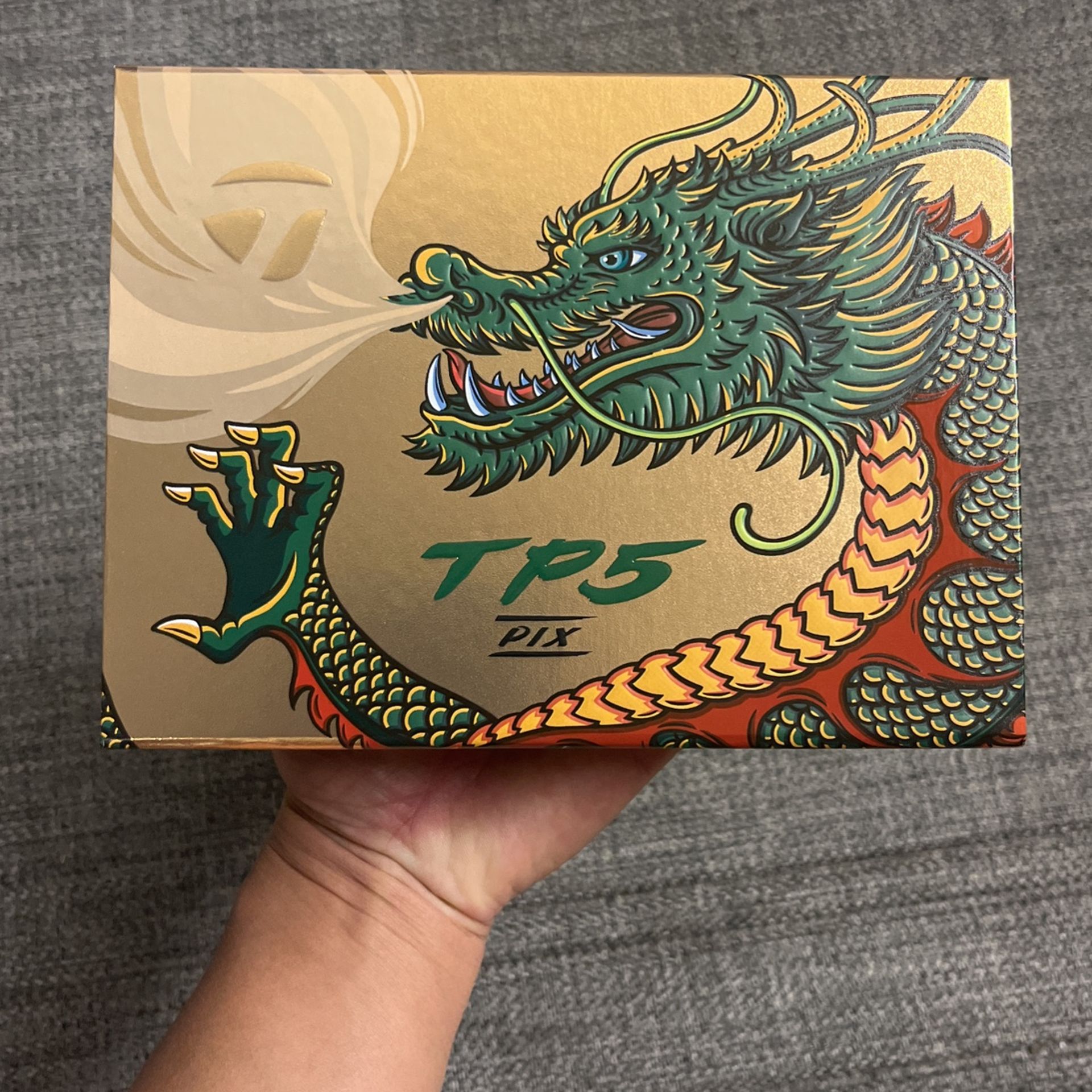 Taylormade TP5 PIX Dragon Collection
