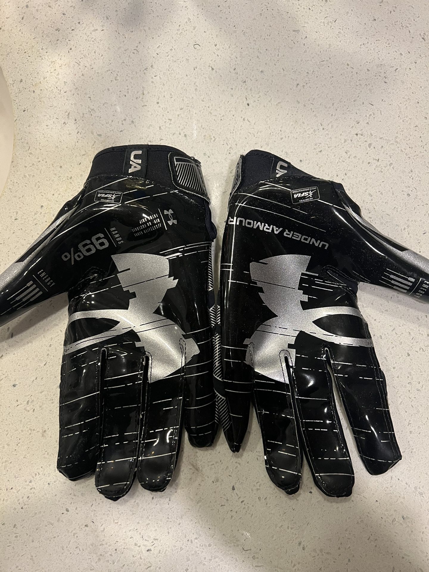 Under Armour Blur Limited Edition Football Receiver Gloves Size XXL for  Sale in Las Vegas, NV - OfferUp