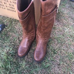 Vendo Botas de Mujer nuevas Size 7/5