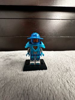 Royal Soldier / King's Guard - Blue Helmet with Broad Brim, Dark Azure Armor and