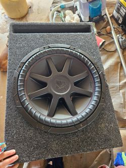 Kicker CompVR  15" subwoofer with box & majestic amp