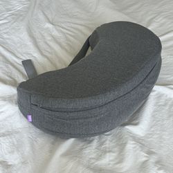 Frida nursing pillow