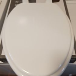 Toilet Seat - Oval, White. Good Condition. 