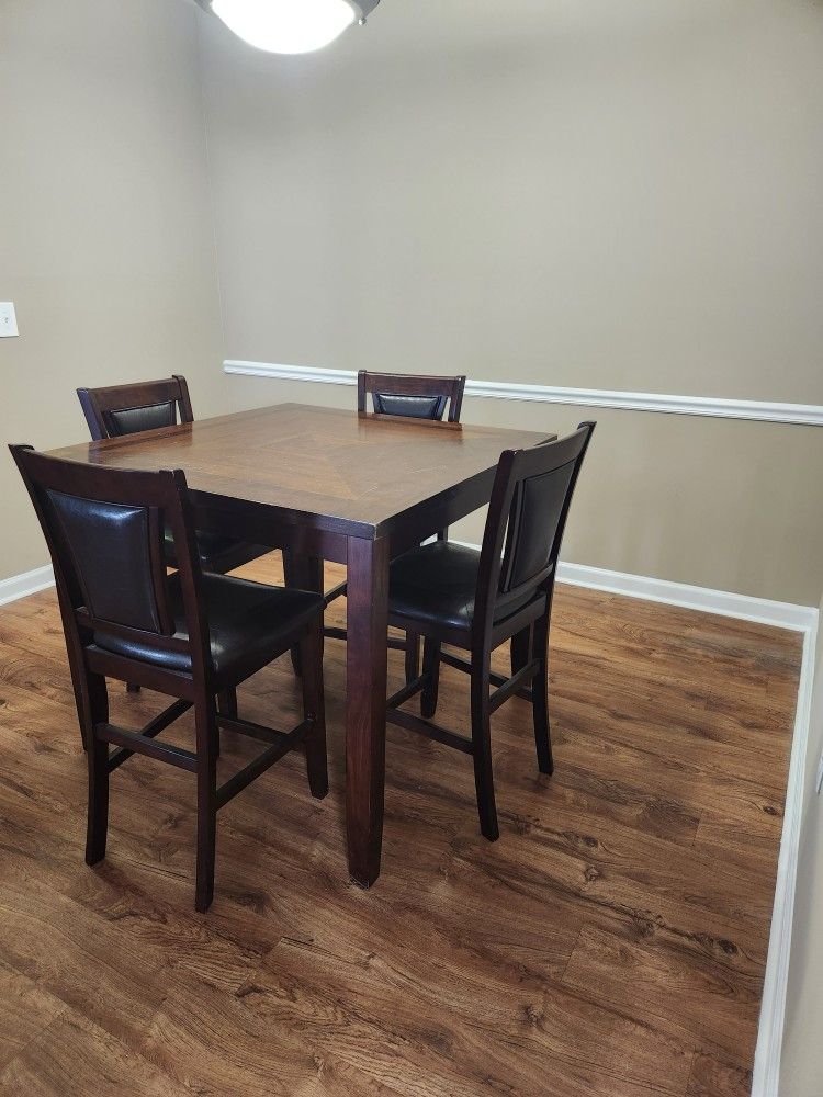 Dining Table & Chairs