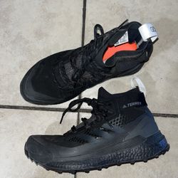 Sz 6 Men’s Adidas Terrex With Goretex 