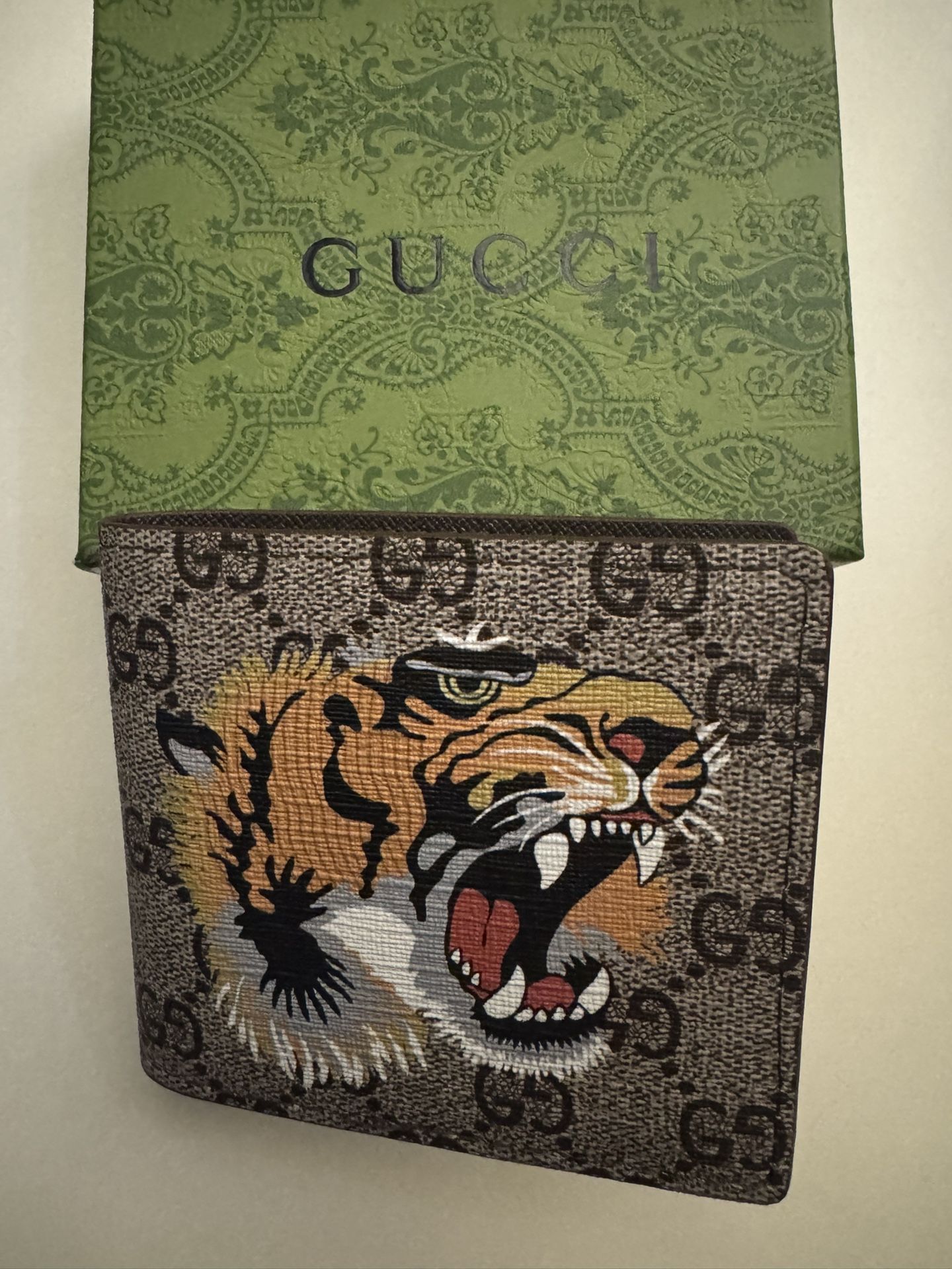 Gucci Wallet Beige GG Supreme Signature Canvas Tiger Print - EXCELLENT