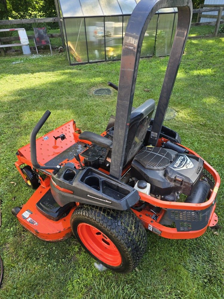 Kubota Z125s 54" Mower