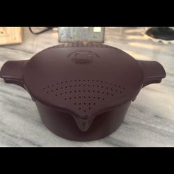 Discontinued Pampered Chef 2 Qt Microwave cooker