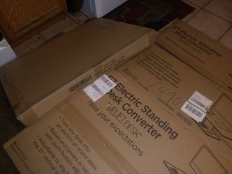 Uplift Desk - E7 Electric Standing Desk Converter with Bamboo Desktop and Black Base by Uplift Desk