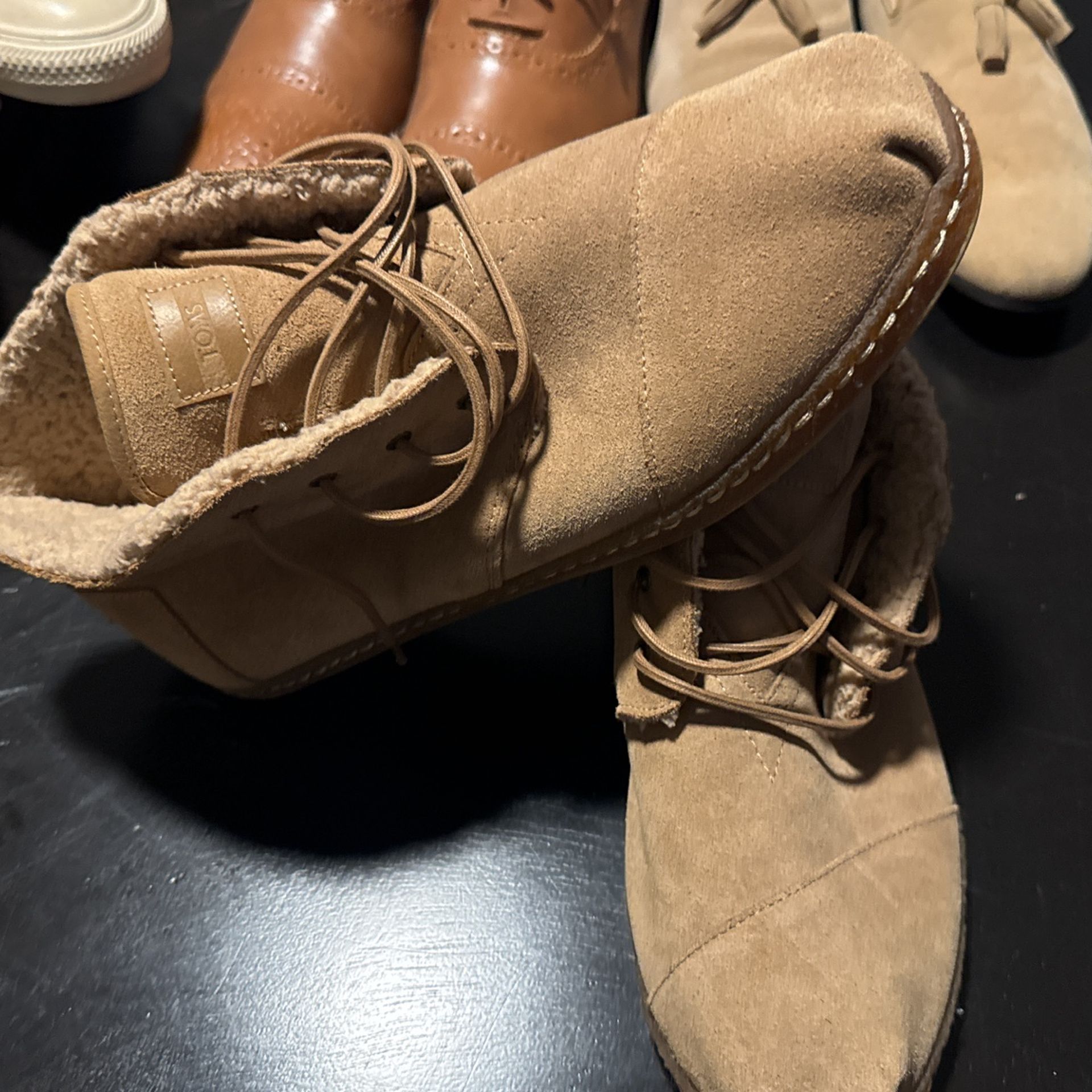 Toms Venice Collection Suede Faux Fur Botas Moccasin Shoes