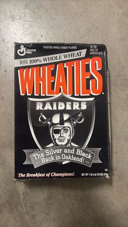 Vintage  Oakland  Raiders cereal box