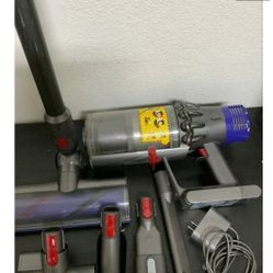 Dyson Cyclone V10 Total Clean+ Vacuum Cord Free, Good Conditions 