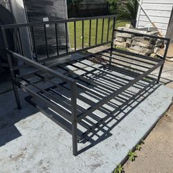 Twin Daybed With Trundle / Cama Individual 