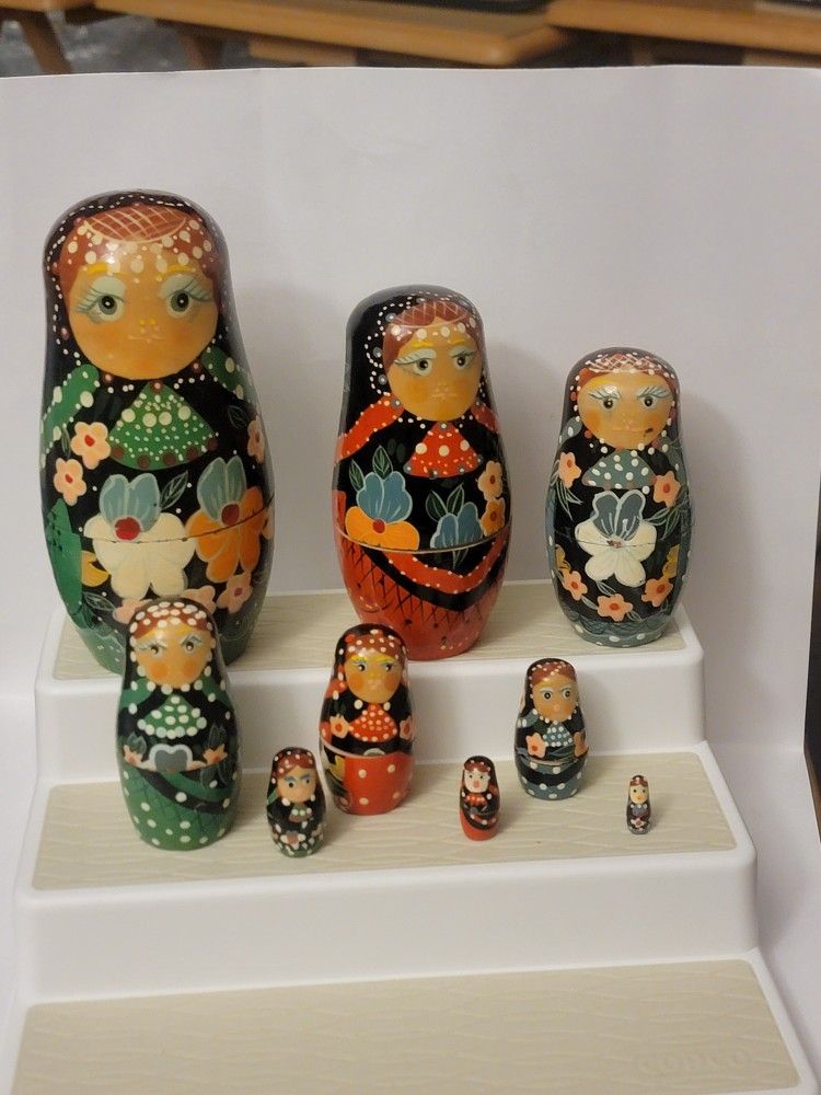 Babushka 7" Nesting Dolls