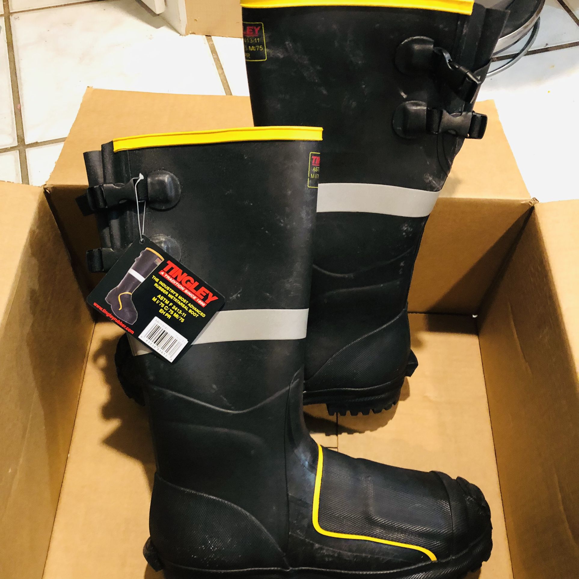 *NEW IN BOX* TINGLEY Men’s Professional All Hazards Rubber Boot Knee Steel Toe Type MB816B Size13 