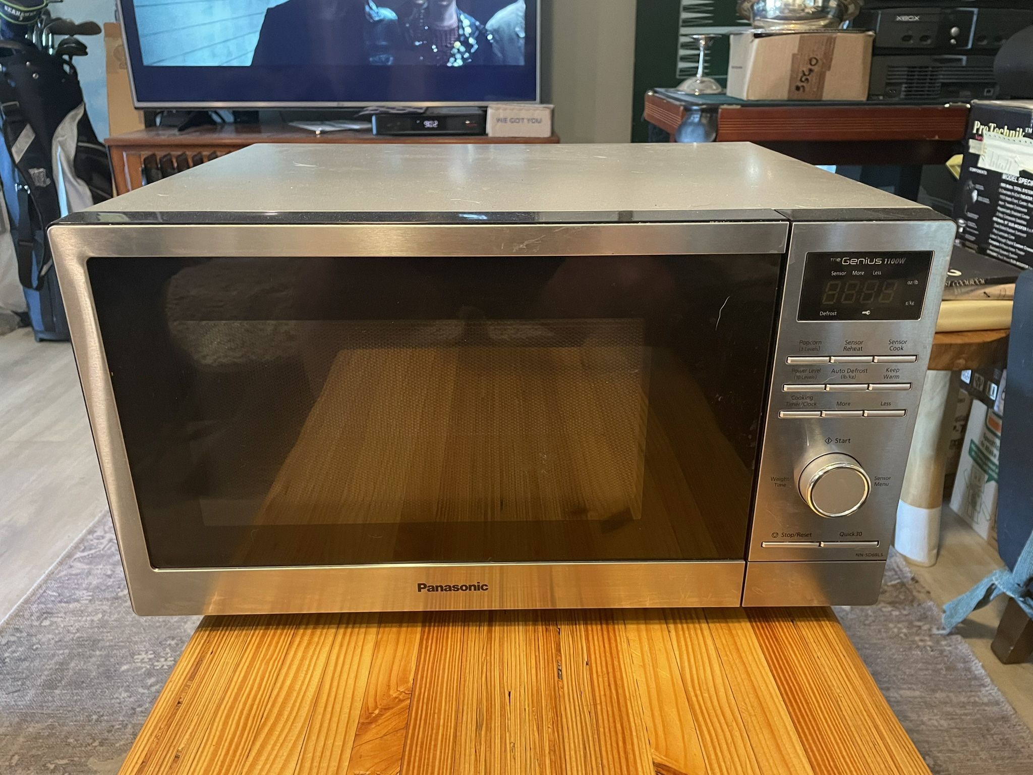 Like New Panasonic 1100w Microwave 