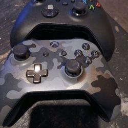 2 Xbox One Controllers For 60$
