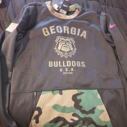 Georgia BULLDOGS NIKE camo SWEATSHIRT. OFFICIAL  NFL GEAR. SIZE SMALL. BRAND NEW NWT