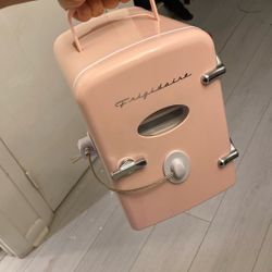Mini fridge 