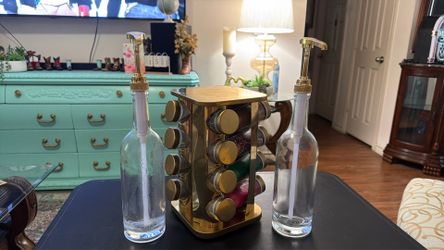 Spice rack Tahari brand with Tahari brand pumps