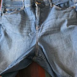 EUC Torrid Bombshell Skinny Jeans