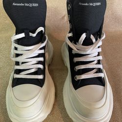 Alexander McQueen Women's Tread Slick Boot in Black/White Size 38